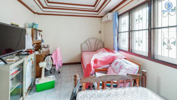 *****บ้านเดี่ยวมือสองย่านนนทบุรี ม.ซอยกรุงเทพ-นนท์7 แยก 12 เนื้อที่กว้าง 65 ตร.ว. ฟังก์ชัน 4 ห้องนอน 2 ห้องน้ำ ที่จอดรถ 1 คัน สภาพสวย พร้อมเข้าอยู่ บนทำเลเดินทางสะดวกสบาย ใกล้รถไฟฟ้าสายสีม่วง "สถานีแยกติวานนท์" และทางด่วน "ศรีรัช"